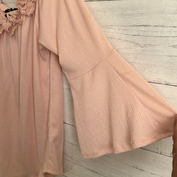 Melissa Paige Embroiled Half Sleeve Blouse | SIZE L - Picture 4 of 8